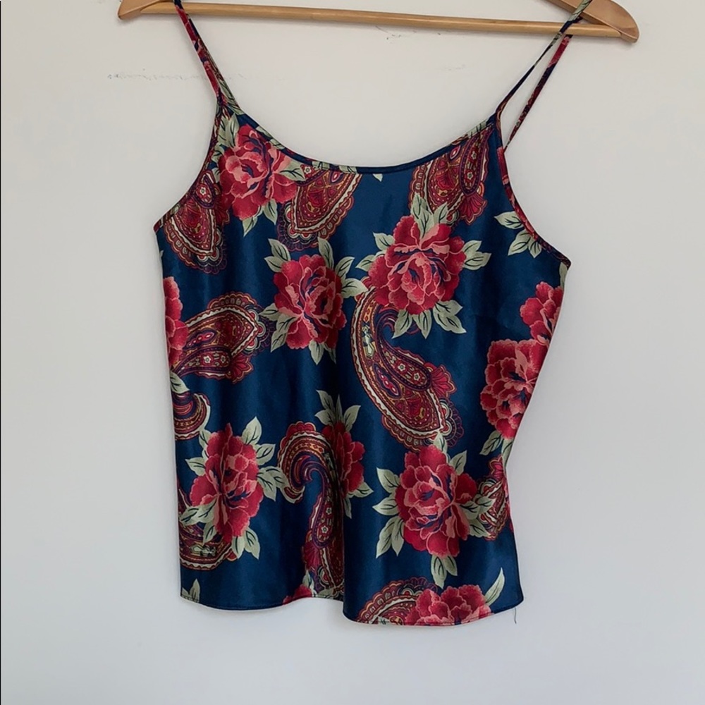 🌵3/$20 Floral Satin Top. A1 - Picture 2 of 7